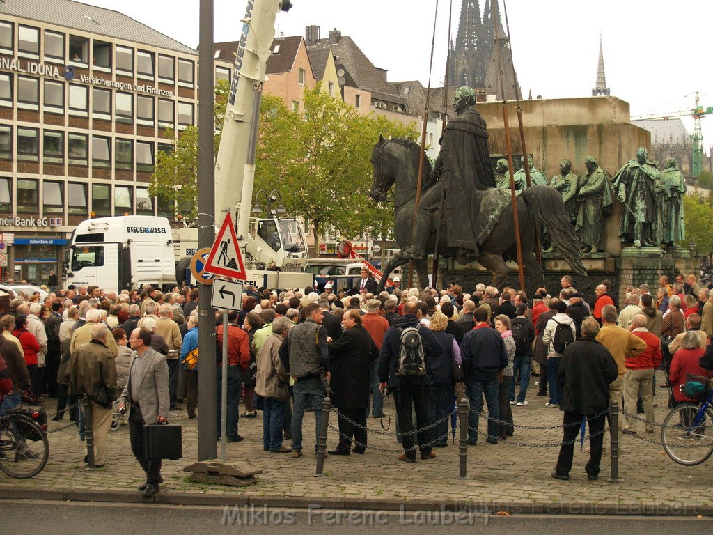 Reiterdenkmal kehrt zurueck auf dem Heumarkt P39.JPG